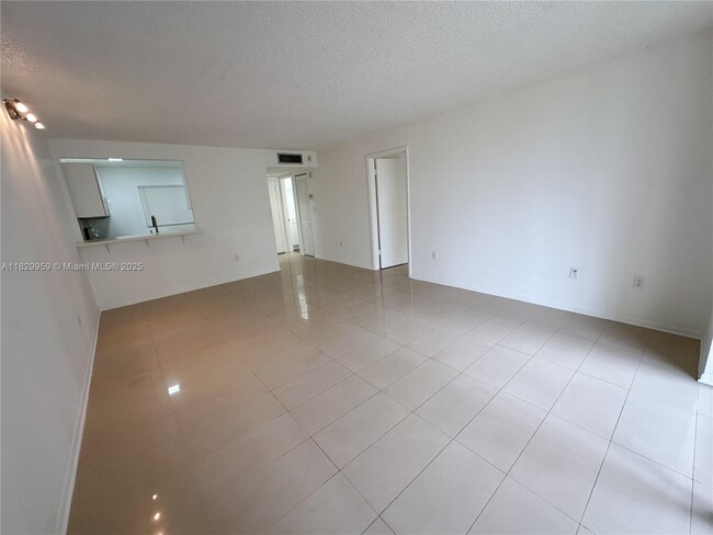 Building Photo - 8025 SW 107th Ave Unit 116 Rental