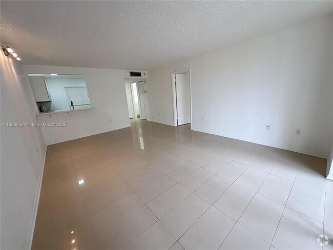 Building Photo - 8025 SW 107th Ave Unit 116 Rental