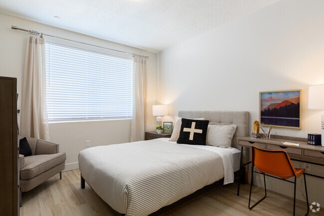2BR, 2BA - 1,072SF