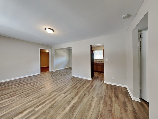 Photo - 7439 Stonehurst Rd N