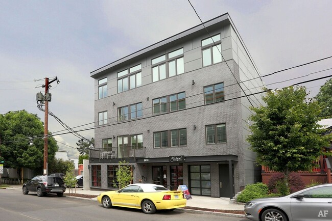 Building Photo - 2919 SE Division St Unit 201