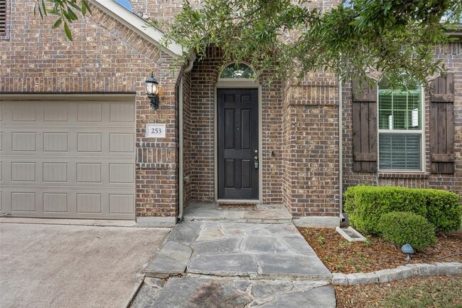 Photo - 253 Joseph Dr