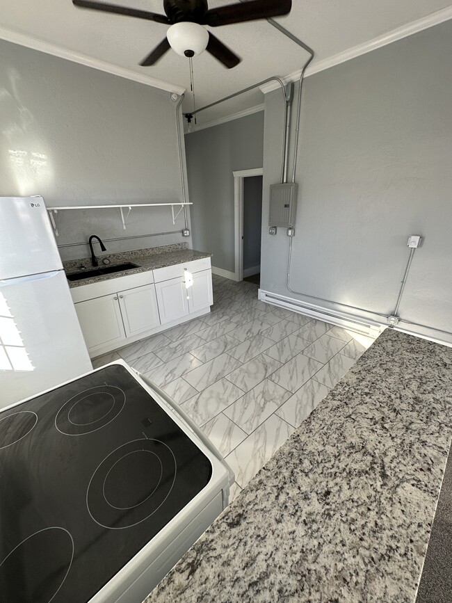 Building Photo - 23.5 N Grant Unit 1