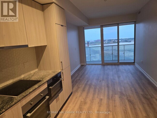 15 Queens Quay E Unit 2210