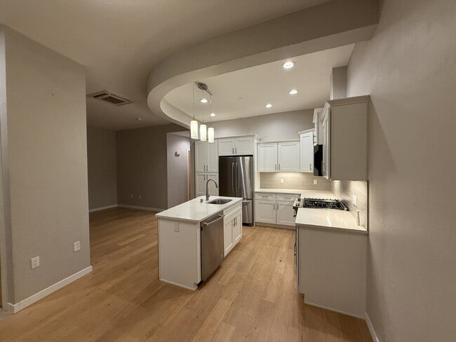 Photo - Perfect Nob Hill location! Incredible views!