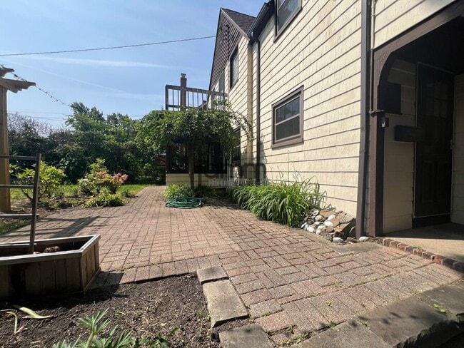 Photo - 2551 Charney Rd