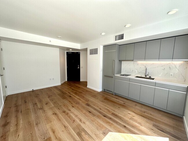 Photo - Cool Studio Condo in Iconic Nexus Building...