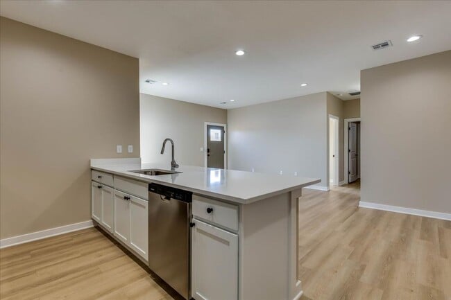 Photo - 448 S Longbranch Dr