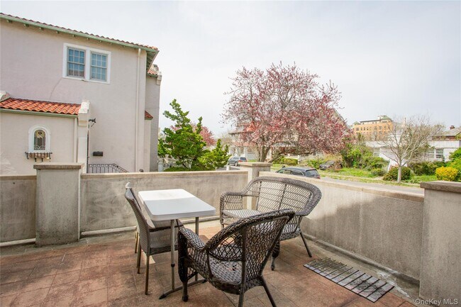 Photo - 136 E Olive St