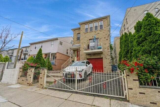 Photo - 7 Halleck St Apartment Unit 3 - Top Floor