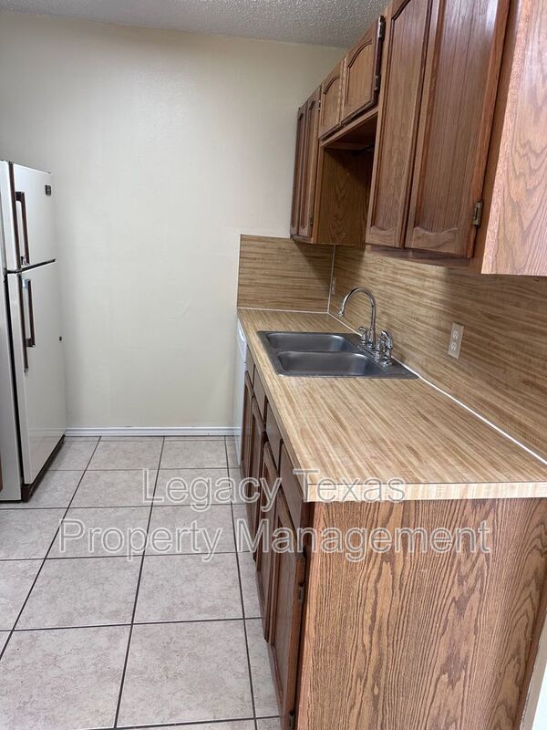 Photo - 1412 Courtney Pl