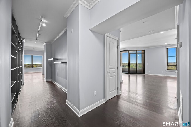 Building Photo - 100 Parrott Drive Unit 1106