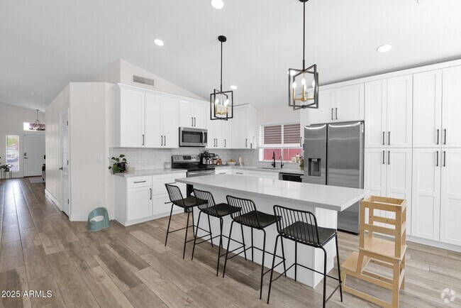 Building Photo - 665 W Minton Dr Rental
