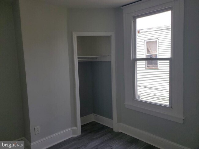 Photo - 3050 Memphis St