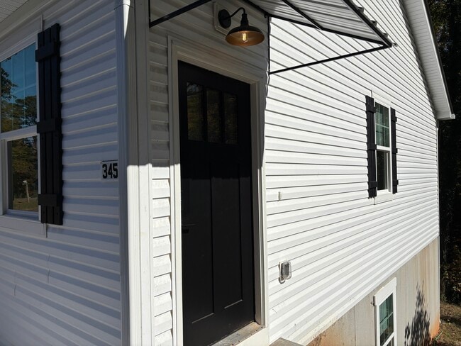 Building Photo - 345 W Stewart Ave