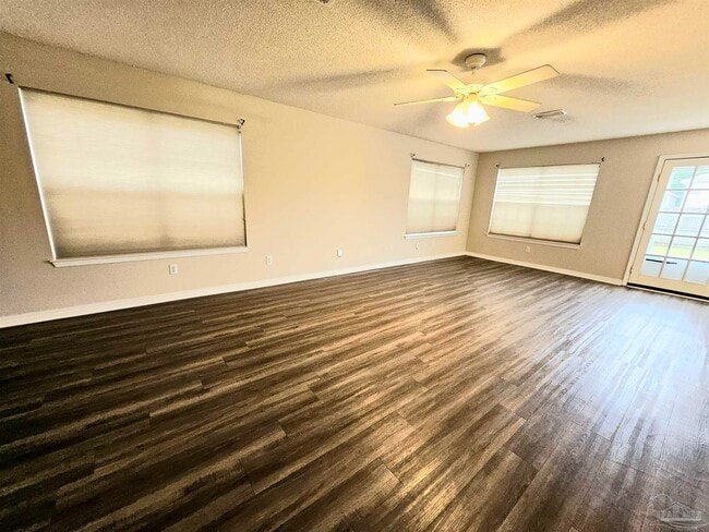 Photo - 3331 Two Sisters Wy