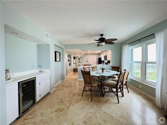 Building Photo - 10200 S Ocean Dr Unit PH-1 Rental