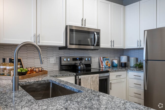 1 BR, 1 BA - 705 SF