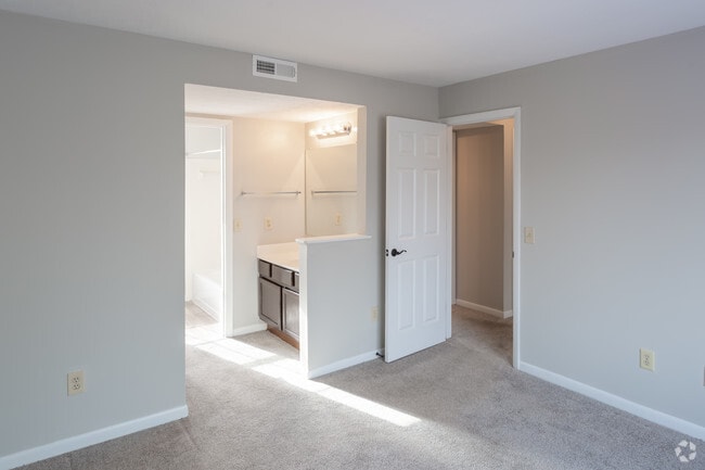 2BR, 2BA with fireplace - 1,033 SF