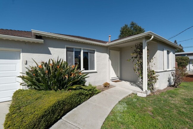 Photo - House in Great Sunnyvale Location w/Large Yard & Gardener