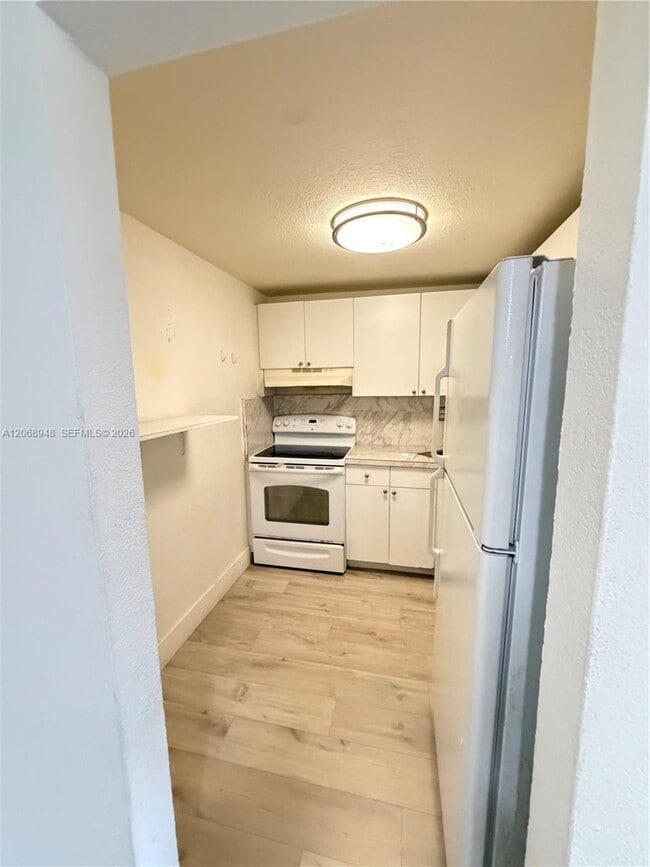 Photo - 606 W 81st St Unit 209