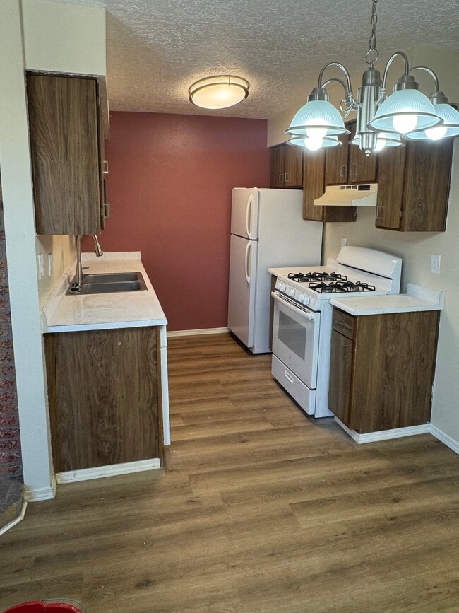 Building Photo - 1326 San Pedro Dr SE