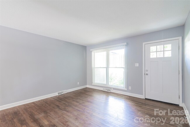 Photo - 3331 Erskine Dr