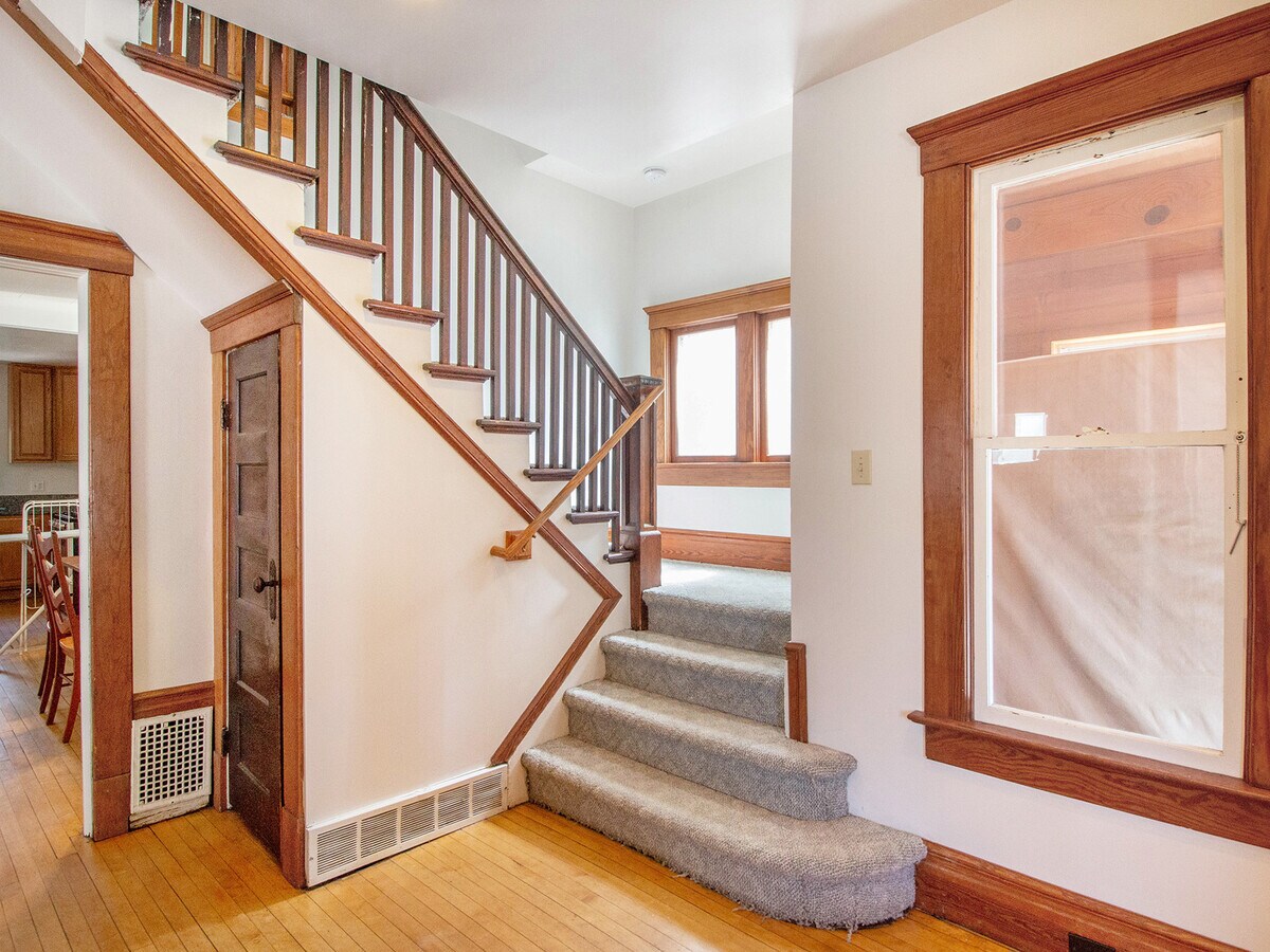 Photo - 747 Packard St