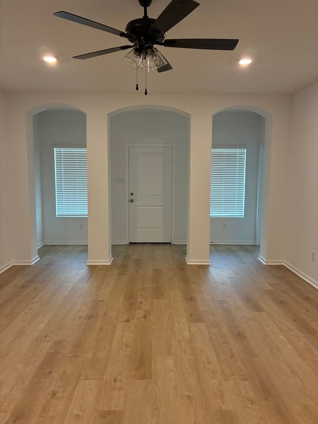 Photo - 1406 Manor Ct