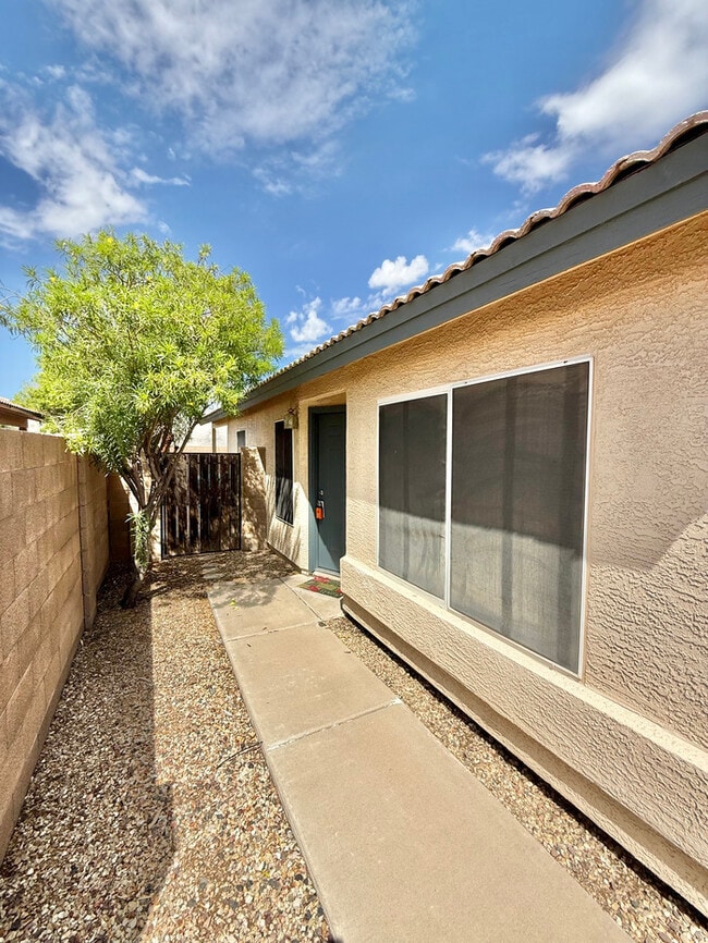Photo - 2316 E Kelton Ln