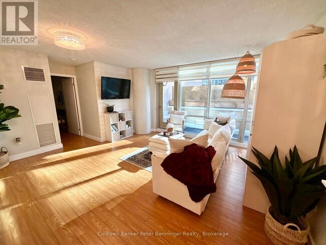 Photo - 10 Navy Wharf Ct Unit 203