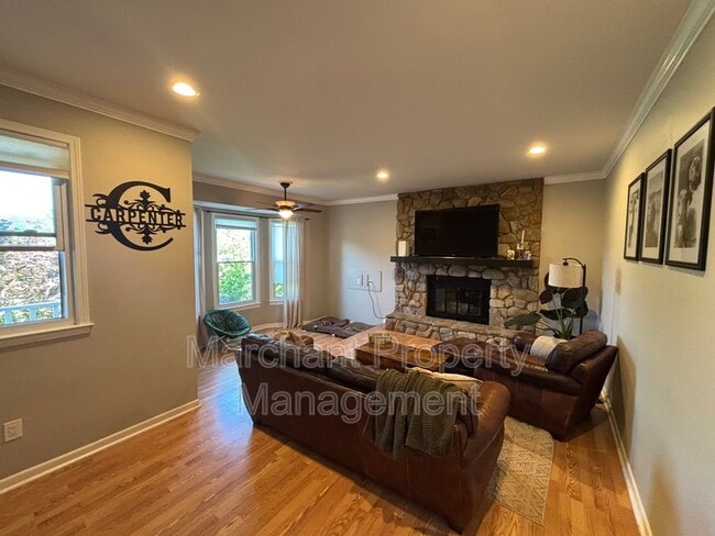Photo - 208 Frances Cannon Dr