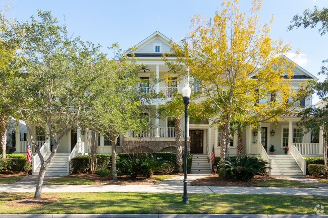 Building Photo - Gorgeous Furnished Home on Daniel Island