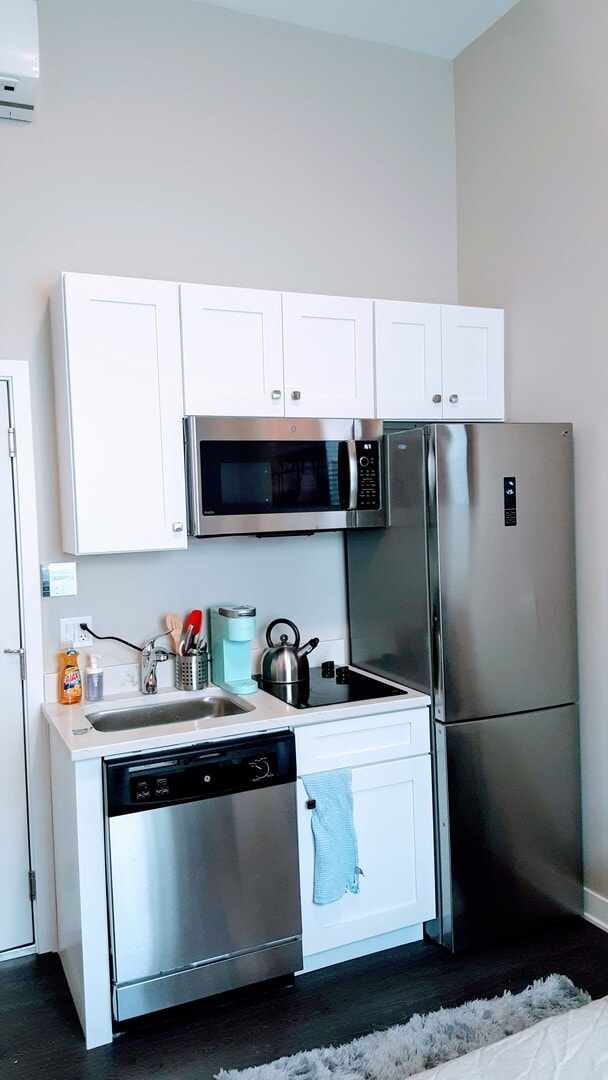 Photo - 1409 W Diversey Pkwy Unit 104