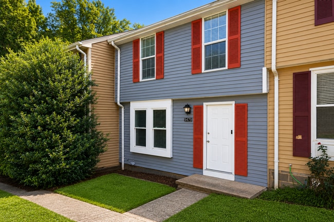 Building Photo - Available Now! 3 Bedroom Townhouse King George