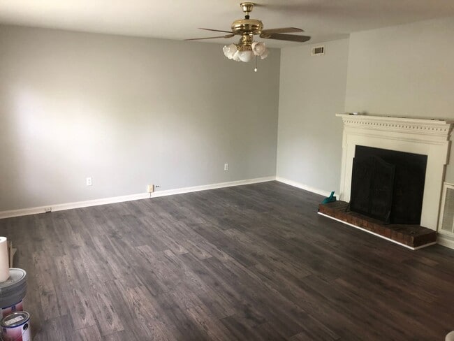 Photo - 906 Hammack Dr