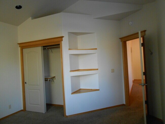 Photo - 1021 SW Crosscut Ct