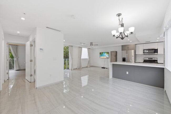 Photo - 714 NE 14th Ave