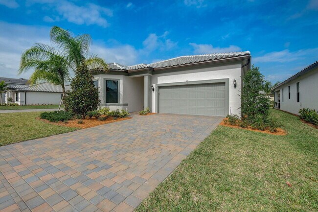 Photo - 837 SE Courances Dr
