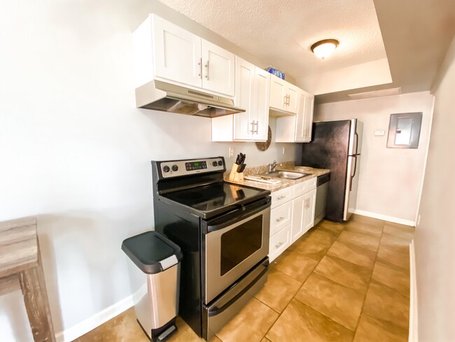 Photo - 2990 Rhodes Cir S