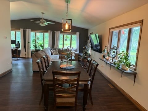 Photo - 409 Meadow Ct