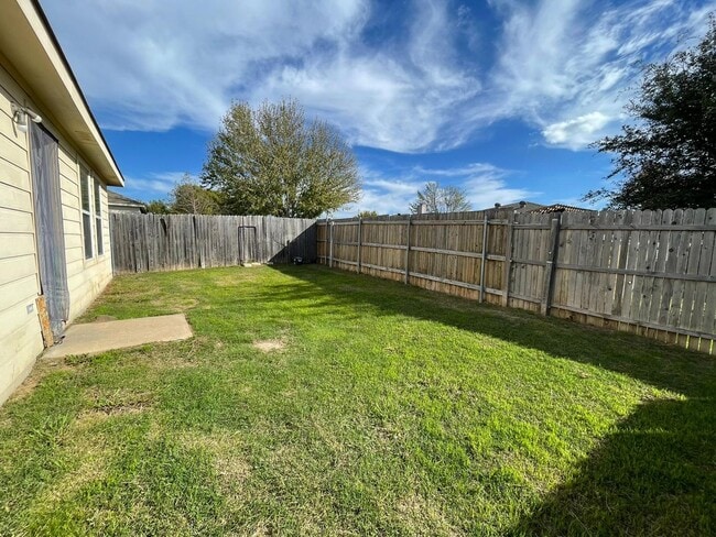 Building Photo - 5013 Waterford Dr Rental