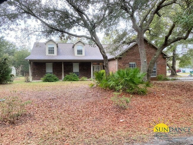Building Photo - Stunning 5 Bedroom Home in Robledal Estates