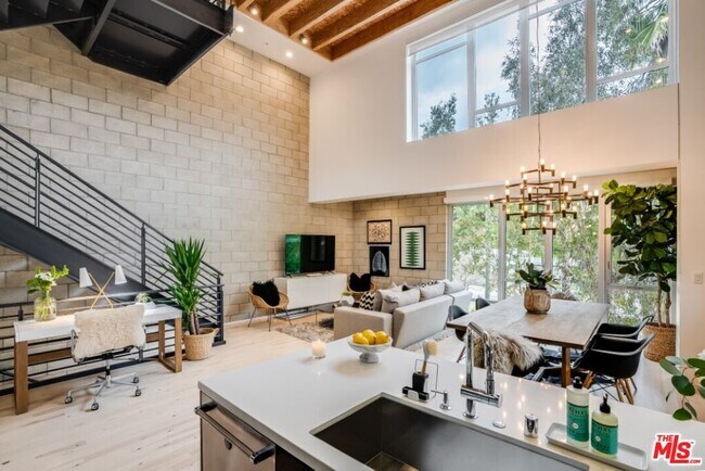 Photo - 3450 Cahuenga Blvd Unidad 101