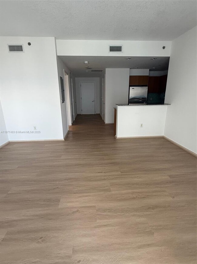 Photo - 1050 Brickell Ave Unidad 2906