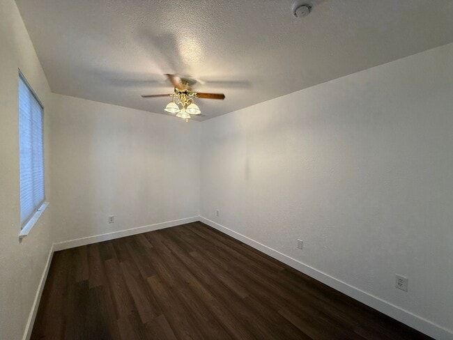 1030 Windmill Dr