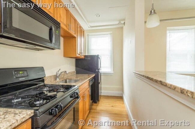 Building Photo - 136 Highland Ave Unit #33