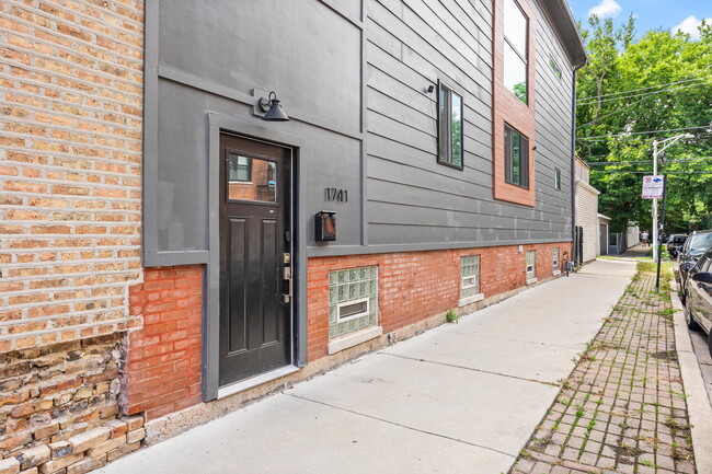 Photo - 1741 W Haddon Ave Townhome