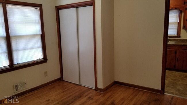 Photo - 151 Russell St
