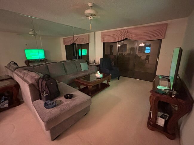 Photo - 5400 Park St N